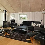 10 Person In Vaeggerlose-by Traum