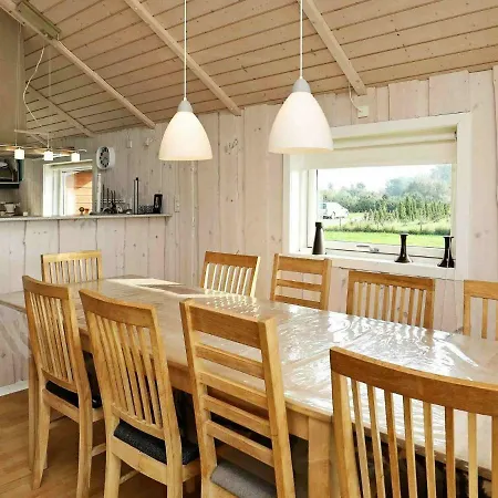 10 Person In Vaeggerlose-by Traum